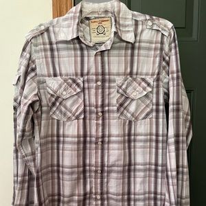 Men’s button down long sleeve plaid shirt